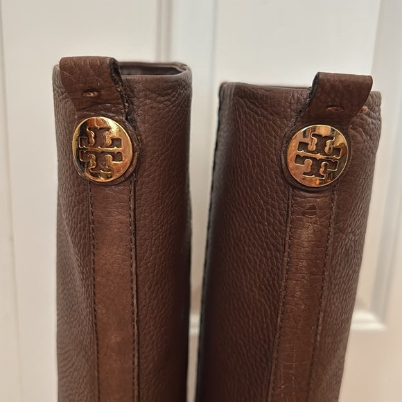 Tory Burch Brown Wyatt Stovepipe Pebbled Leather Gold Logo Tall boots Sz 6 - Picture 7 of 16